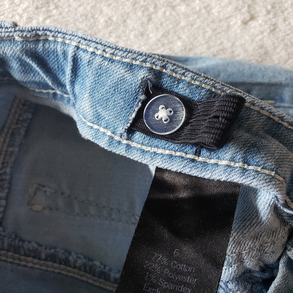 Midrise Embroidered Jegging - Picture 4 of 5